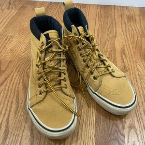 Vans (timberland lookalike) leather high top
